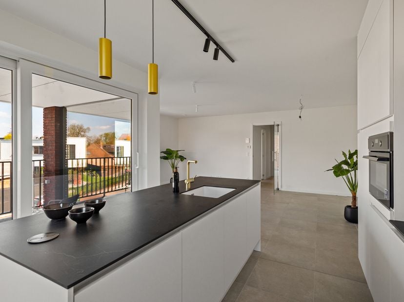 Vivre là où la paix et le confort vont de pair  bienvenue à la Résidence Grevenhof ! Dans cet appartement luxueux construit en 2023, vous pourrez prof