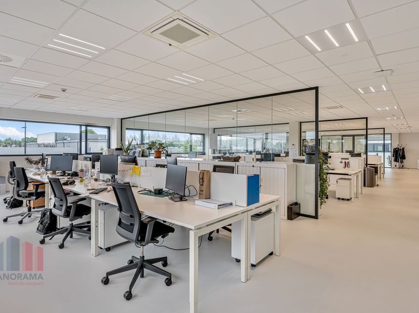Fantastisch gelegen kantoorruimte van 506 m² te huur gelegen in het bedrijventerrein Groenbek nabij de Expresweg (850 m) met een onmiddellijke verbind