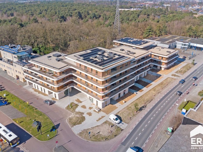 Residentie Meysterhof: Prachtig wonen aan stationsomgeving in Lommel. Het project telt 48 appartementen, 3 praktijkwoningen en 2 handelsruimtes verdee