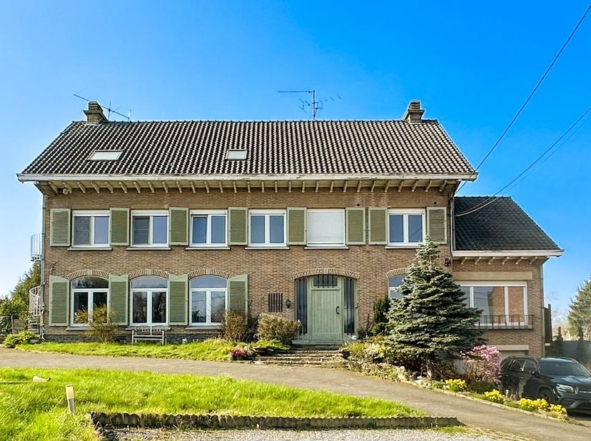 *** SOUS OPTION ***&lt;br /&gt;
&lt;br /&gt;
A deux pas à peine du Centre de la Ville de Binche, posée sur plus de 39 ares de terrain, propriété de caractère pour