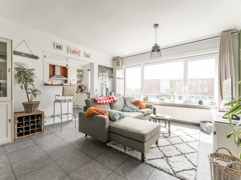 Goed gelegen appartement met 3 slaapkamers en garage in het centrum van Hamont.&lt;br /&gt;
Indeling: Inkomhal, berging, woonkamer met aanpalend een mooi te