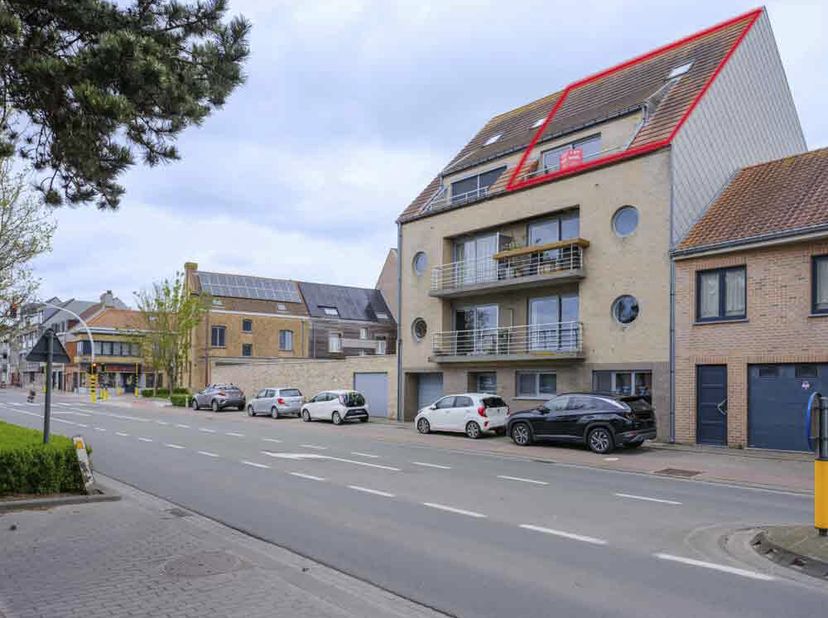 DUPLEXAPPARTEMENT MET GARAGE -  &lt;br /&gt;
 &lt;br /&gt;
Ruim en lichtrijk duplexappartement in de residentie Blauwvoet te Nieuwpoort, Astridlaan 116.  &lt;br /&gt;
O