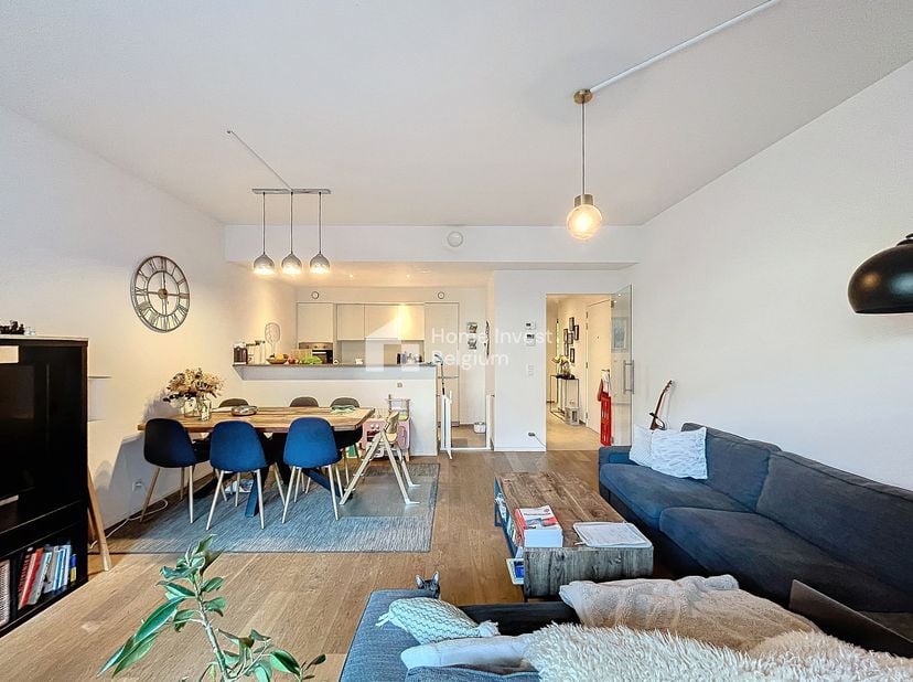 Bel appartement meublé de 130 m² + terrasse 14 m² situé au 4 eme étage d&#039;un immeuble récent. Il se compose comme suit: hall d&#039;entrée, WC séparé, séjou
