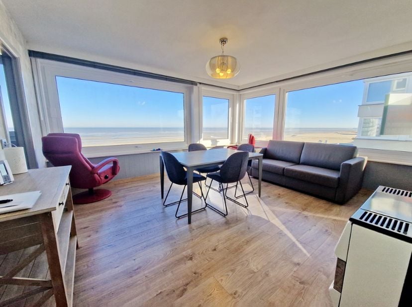Appartement de coin exclusif avec vue imprenable sur la mer au cinquième étage&lt;br /&gt;
&lt;br /&gt;
Cet appartement bénéficie d&#039;un séjour lumineux et chaleure