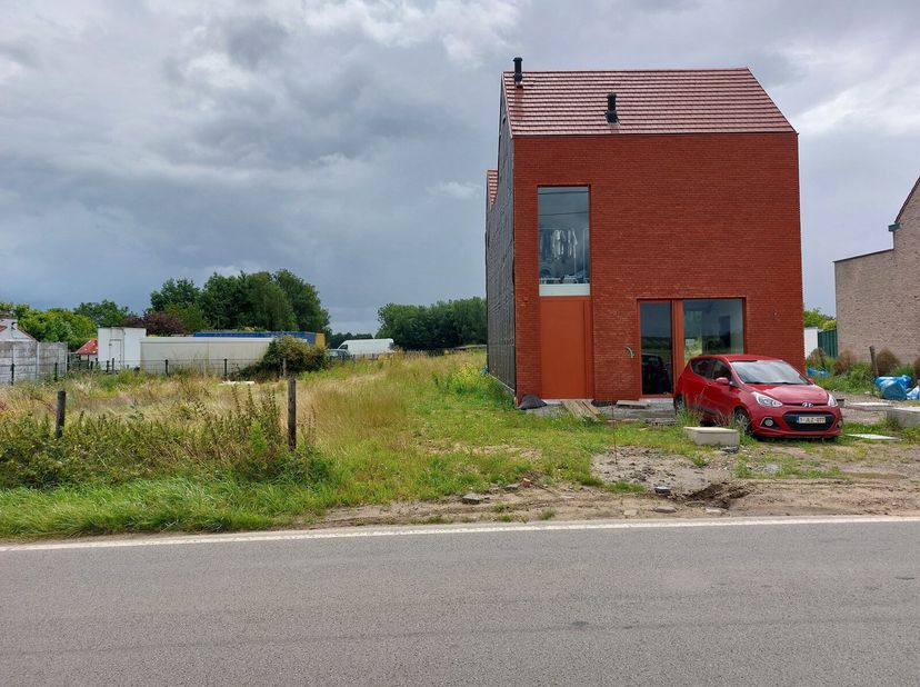 Terrain à bâtir bien situé (lot 2) pour une maison 3 façades sur 12are69ca. Possibilité de construire une maison avec une surface habitable jusqu&#039;à +/