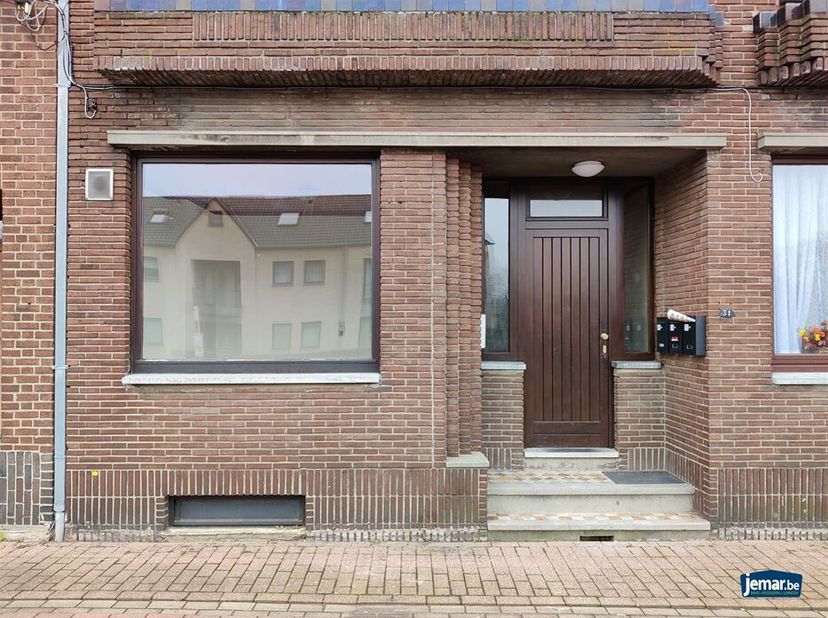 Op wandelafstand van het centrum van Maaseik staat dit gelijkvloers appartement te huur. &lt;br /&gt;
Het appartement heeft een woonkamer, 1 slaapkamer, bad