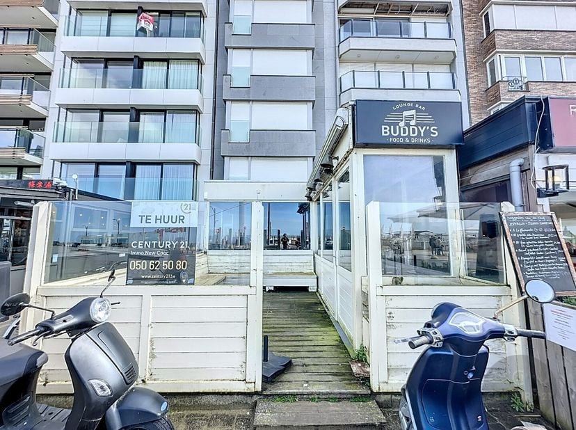 Dit handelspand ligt op een zeer commerciële ligging op de zeedijk, aan het Rubensplein.&lt;br /&gt;
een absolute TOPLOCATIE!&lt;br /&gt;
Het pand heeft een gezel
