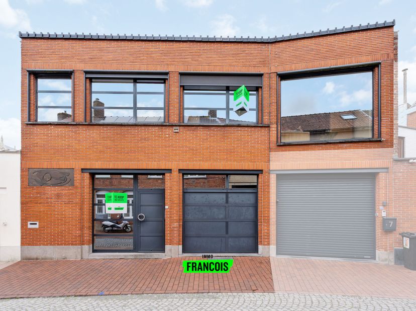 Propriété unique avec caractère au cur de Poperinge  résidence, atelier, galerie ou combinaison ?&lt;br /&gt;
Située au Goudenhoofdstraat 9, dans un emplace