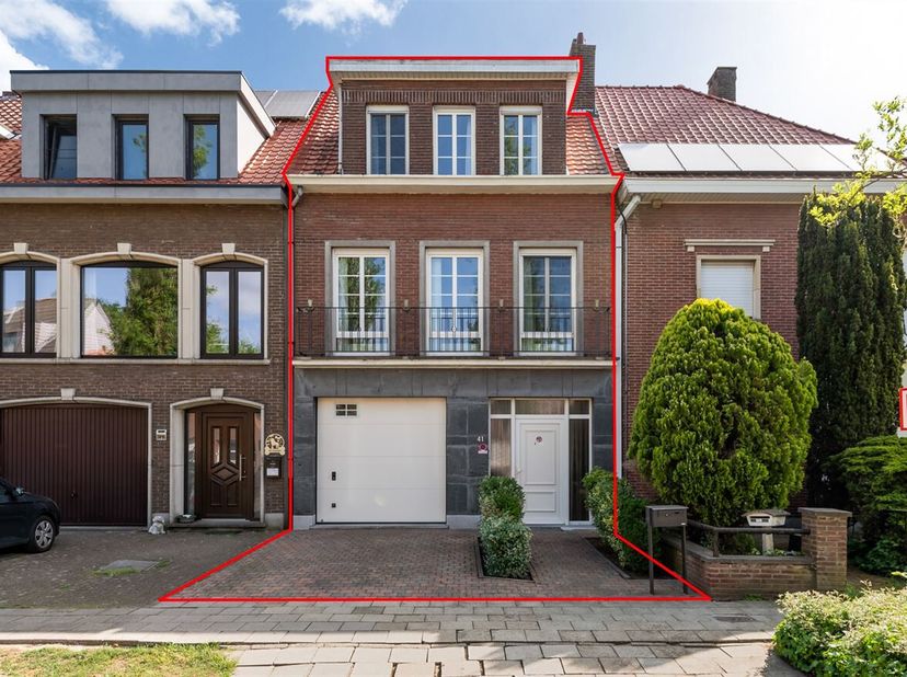 Gezinswoning op toplocatie nabij het centrum van Brasschaat&lt;br /&gt;
Locatie: deze woning is gelegen in het centrum van Brasschaat, nabij scholen, openba