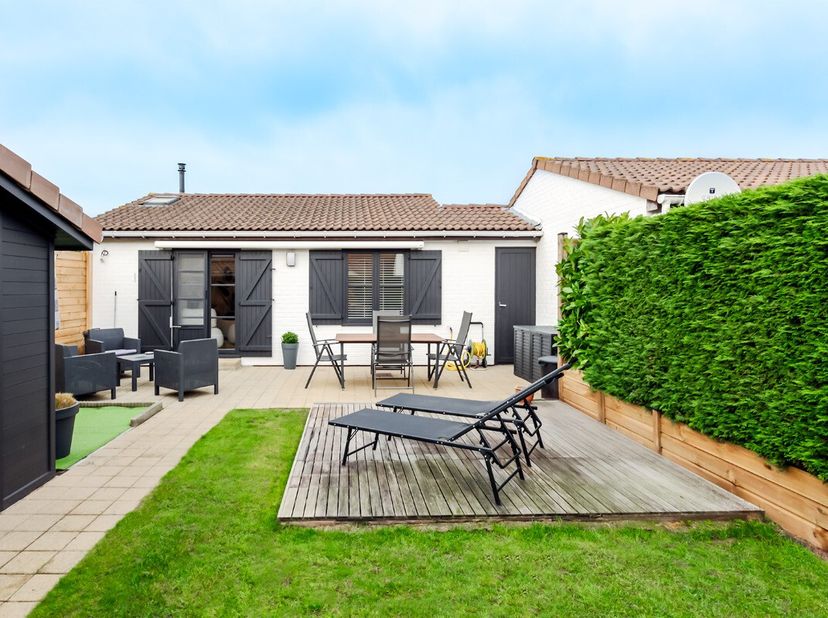 Oostduinkerke: prachtig gerenoveerde vakantiewoning te koop, op slechts een steenworp afstand van de duinen. Deze prachtig gerenoveerde vakantiewoning