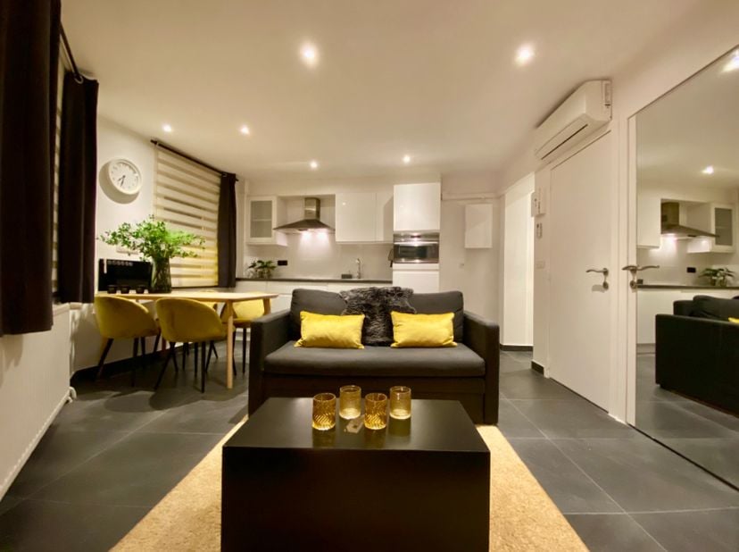 Dit centraal gelegen éénslaapkamerappartement is gelegen aan de appel op de hoek van de Hendrik Consciencestraat en de Beheerstraat.&lt;br /&gt;
&lt;br /&gt;
Via