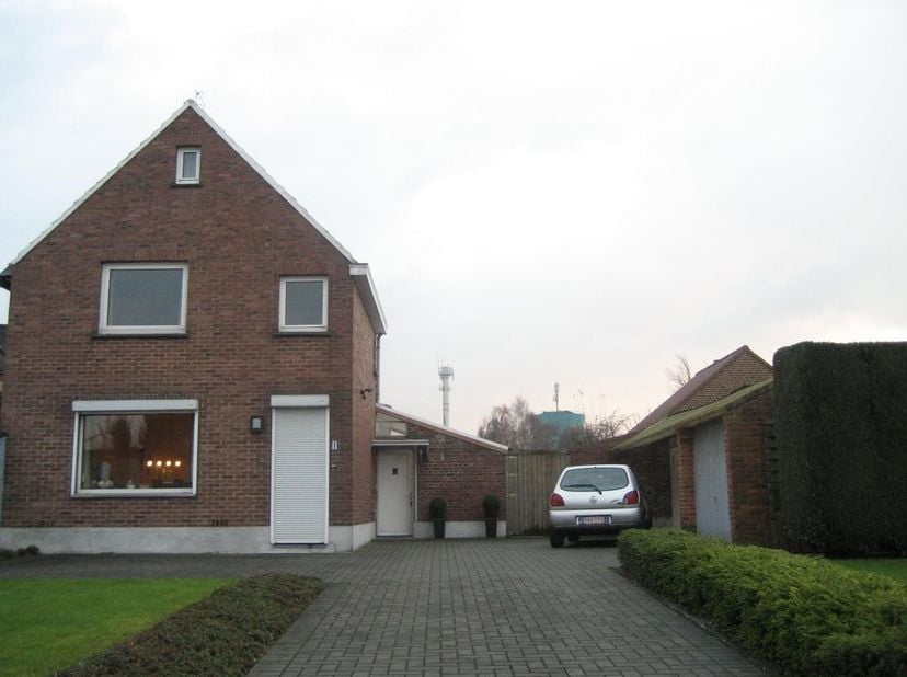 Gezellige woning voor een alleenstaande of koppel.&lt;br /&gt;
&lt;br /&gt;
Enkele gegevens:&lt;br /&gt;
- Bouwjaar jaren 50, maar in 2004 grondig gerenoveerd (nieuwe v