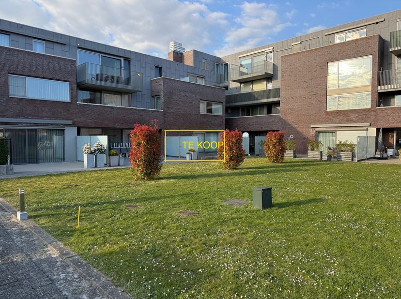Luxe instapklaar gelijkvloers appartement van 95M2 met tuin en terras (50M2) in het centrum van Bree. Het appartement is gelegen in de zeer verzorgde