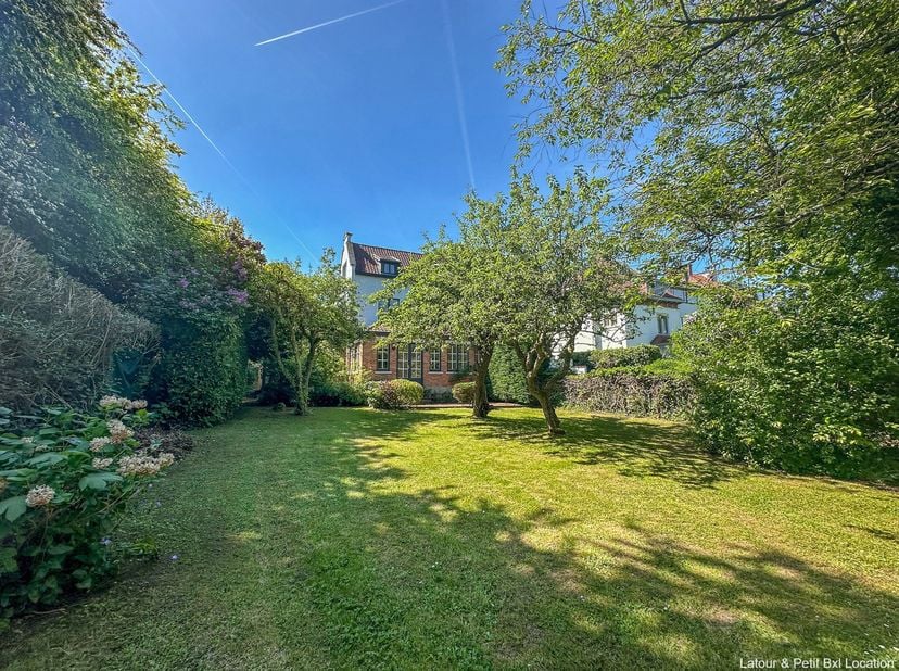 UKKEL, in een groene omgeving, aan de rand van het Terkamerenbos, prachtige eengezinswoning (6bed/2bath/1sdd) zonder buren, gelegen in de buurt van de