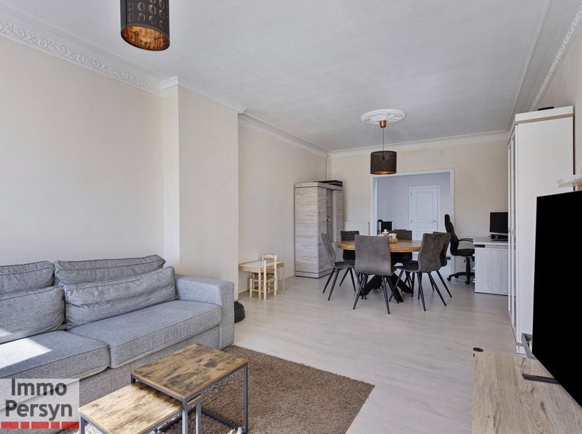 Ontdek deze gezellige woning, gelegen in de Schuurwaverstraat 37 te Scherpenheuvel. De ligging is ideaal, vlakbij de prachtige Basiliek van Scherpenhe