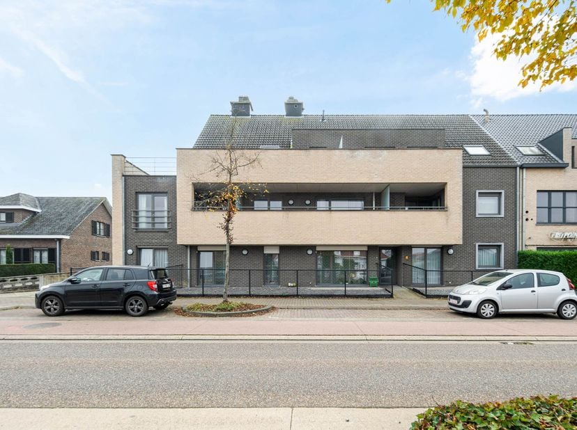 Welkom aan de Diestersteeenweg 93 in het centrum van Kermt! &lt;br /&gt;
&lt;br /&gt;
&lt;br /&gt;
Dit instapklare appartementje bevindt zich in een kleinschalige en go
