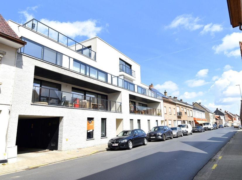 Schitterend afgewerkt appartement met een oppervlakte van maar liefst 134m² op een top locatie in het centrum van Ledegem.&lt;br /&gt;
U geniet als bewoner