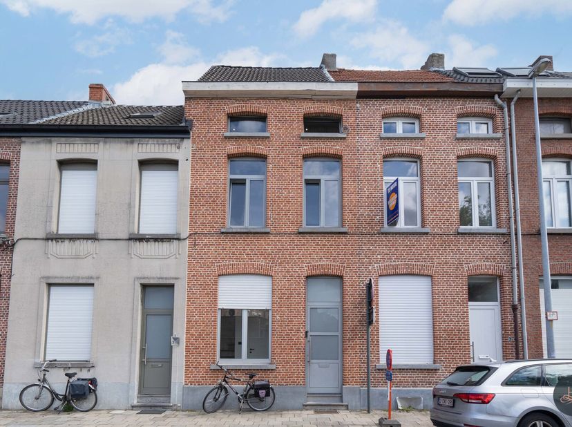Pour plus d&#039;informations sur cette propriété ou pour une évaluation gratuite de votre propre maison, contactez Jordi Broes à l&#039;adresse jordi.broes@hom