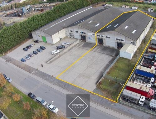                             Entrepôt sans bureau à louer à Gistel
