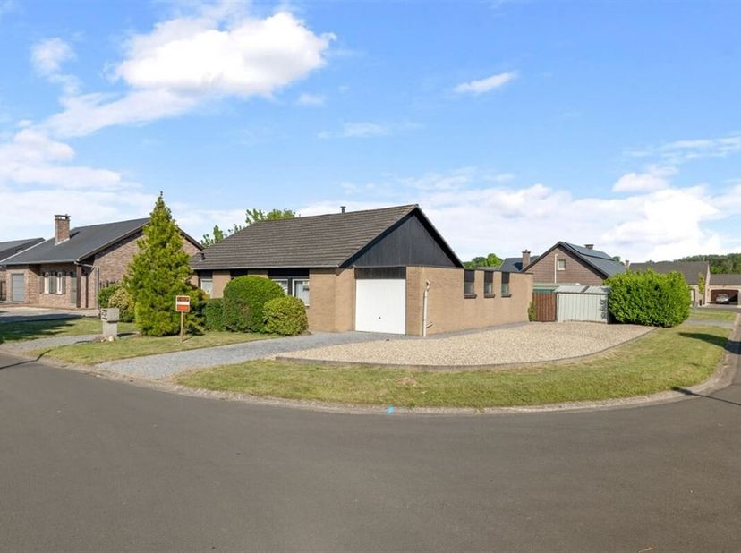 GELIJKVLOERSE OPEN BEBOUWING OP EEN KNAP PERCEEL IN SINT-TRUIDEN&lt;br /&gt;
We vinden deze charmante gelijkvloerse woning terug in de Guvelingen ter hoogte