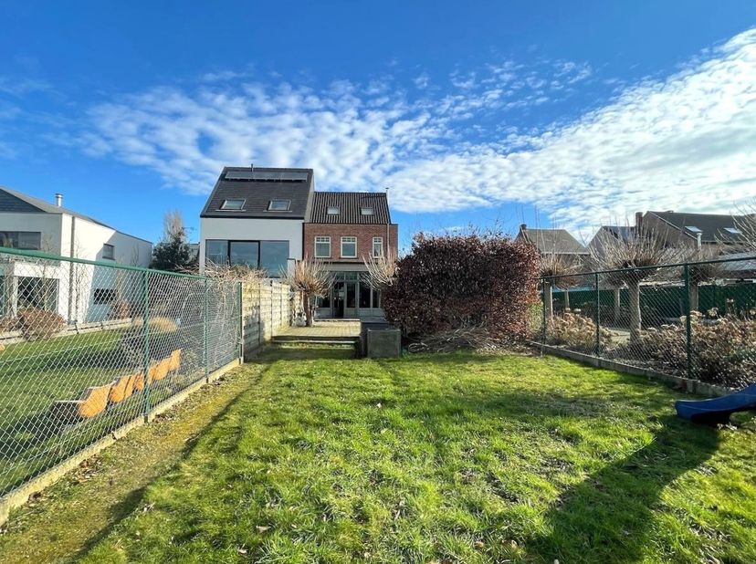 Op fietsafstand van Leuven, op een boogscheut van de E314 en Mechelsesteenweg, en met verschillende scholen, winkels, sportclubs etc. in de nabijheid