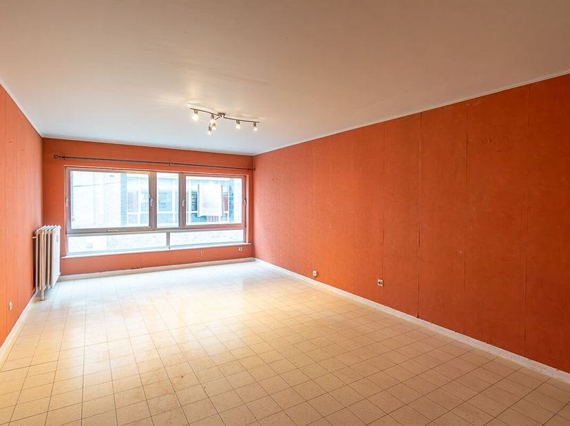 Appartement à louer en plein coeur de Morlanwelz et à proximité de toutes les commodités. &lt;br /&gt;
Se compose comme suit : Living, cuisine semi-équipée,