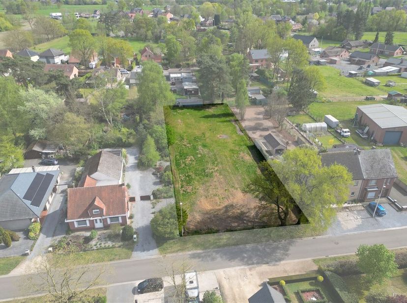 Uniek perceel van 20 are in prachtige groene omgeving&lt;br /&gt;
Omgeving:&lt;br /&gt;
+ Residentieel en centraal gelegen in een groene omgeving&lt;br /&gt;
+ Supermar