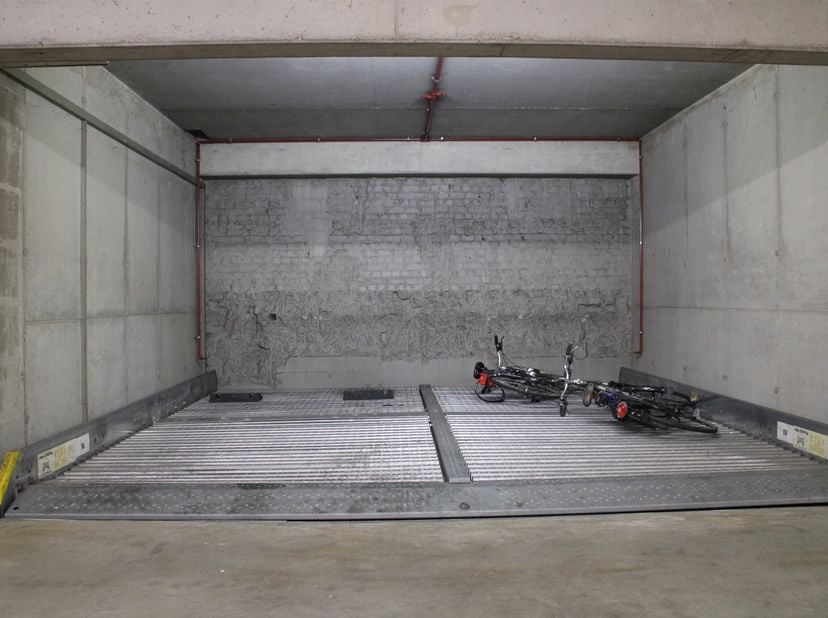 Autostaanplaats gelegen in een kleinschalig complex. De staanplaats is gelegen in het centrum van Oostende, dichtbij het casino. Het gaat over staanpl
