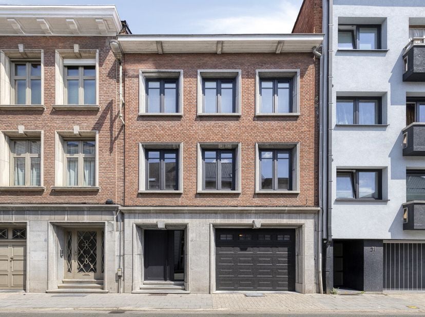 Demeure seigneuriale à vendre dans la Tuyaertsstraat à Boom&lt;br /&gt;
mise en page:&lt;br /&gt;
rez-de-chaussée:&lt;br /&gt;
- hall d&#039;entrée spacieux&lt;br /&gt;
- garage a