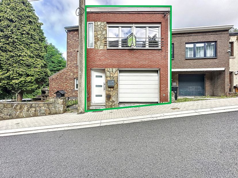 Située à proximité immédiate des commodités, cette spacieuse maison bel-étage de 113 m² (d&#039;après PEB) offre de nombreuses possibilités daménagement gr