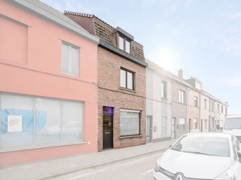 --- NIEUW --- Vlot bereikbare woning met tuin en ruime garage!&lt;br /&gt;
&lt;br /&gt;
Algemeen;&lt;br /&gt;
Instapklare gezinswoning (+- 140m²) met aparte garage, op