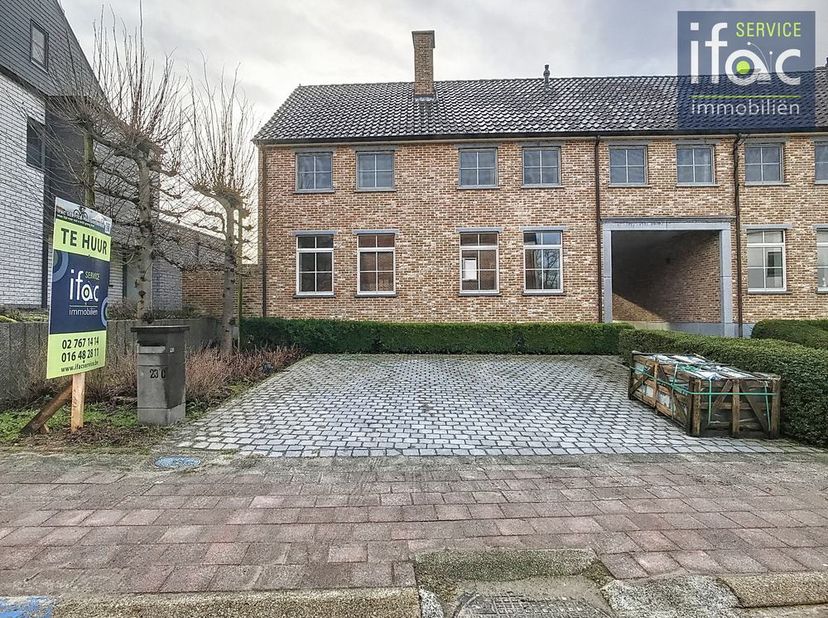 Prachtige energiezuinige woning (EPC B!) met 5 slaapkamers gelegen te Vossem (Tervuren). &lt;br /&gt;
&lt;br /&gt;
Gelijkvloers (natuursteen): inkomhal, apart toi