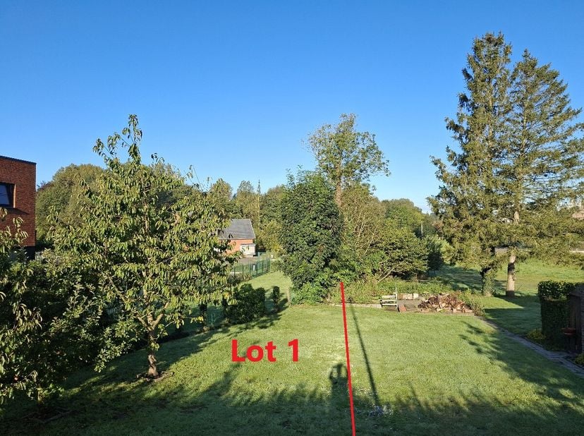 Bent u op zoek naar een bouwgrond om uw droomwoning te bouwen?Deze bouwgrond staat te koop voor een drie-gevel woning in Sint-Kwintens-Lennik op een t