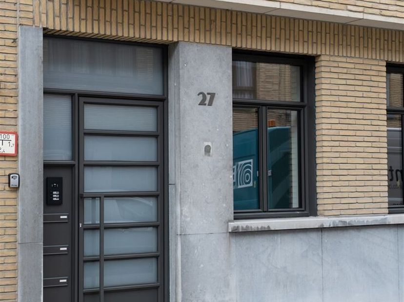 APPARTEMENT D&#039;UNE CHAMBRE À COUCHER RÉNOVÉ DE HAUTE QUALITÉ SITUÉ AU DEUXIÈME ÉTAGE D&#039;UN PETIT IMMEUBLE RÉNOVÉ | EPC A |&lt;br /&gt;
La disposition est la s