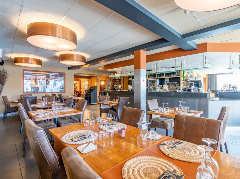 Zeldzame kans voor restauranthouders!Immo By Julie heeft het genoegen u deze volledig uitgeruste zaak voor te stellen, ideaal gelegen in Manhay, langs