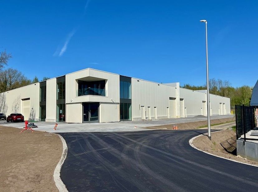 Unit van 254 m² in een nieuw KMO-park!&lt;br /&gt;
Ontdek de mogelijkheden van dit nieuw gebouwde bedrijventerrein in Langvoort te Laakdal. Met de strategis