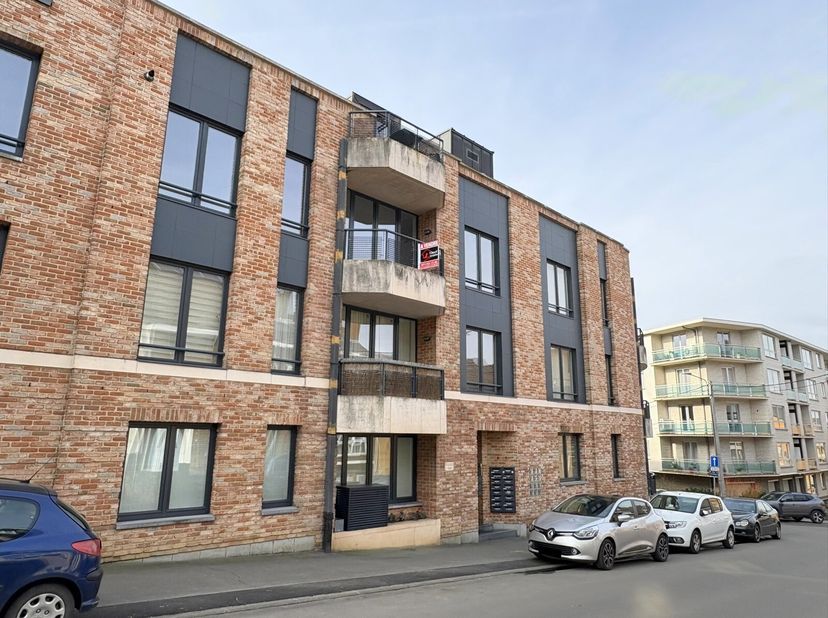 Beau-Site - Appartement situé au 2ème étage d&#039;une bonne copropriété comprenant:&lt;br /&gt;
Hall d&#039;entrée - Living avec terrasse - cuisine équipée - Hall de