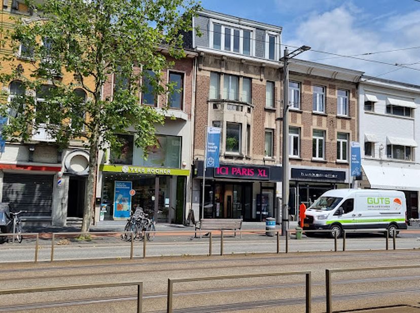 Bien professionnel à vendre
                    à 2640 Mortsel