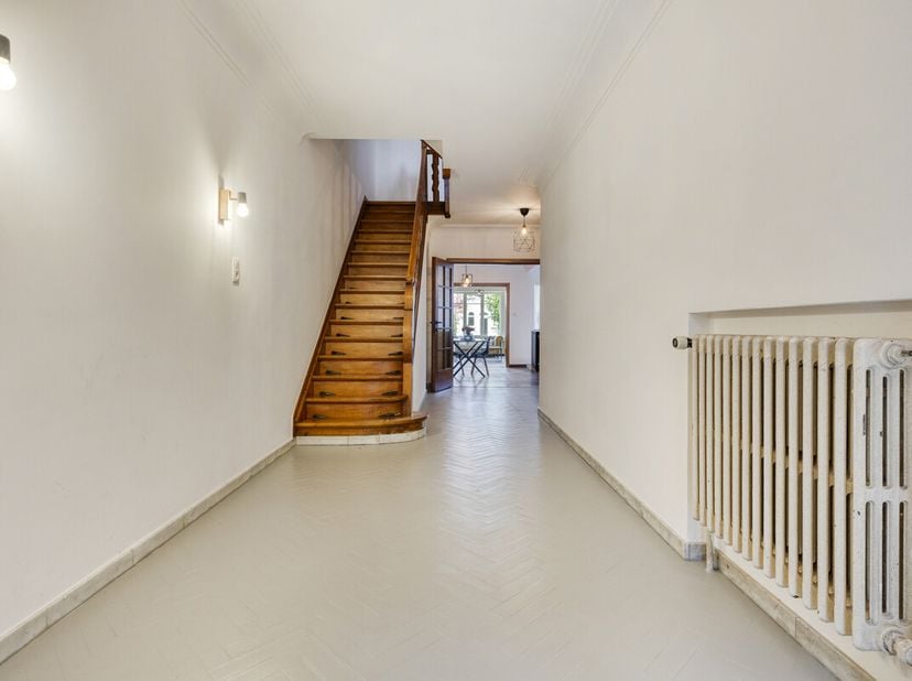 Demeure seigneuriale à vendre dans la Tuyaertsstraat à Boom&lt;br /&gt;
mise en page:&lt;br /&gt;
rez-de-chaussée:&lt;br /&gt;
- hall d&#039;entrée spacieux&lt;br /&gt;
- garage a