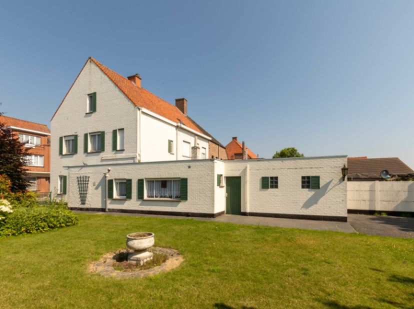 Ardooie : te renoveren half open bebouwing met een uiterst visuele zichtbaarheid aan de Kortrijksestraat 131.  Opp 438 m²&lt;br /&gt;
&lt;br /&gt;
Bent u als part
