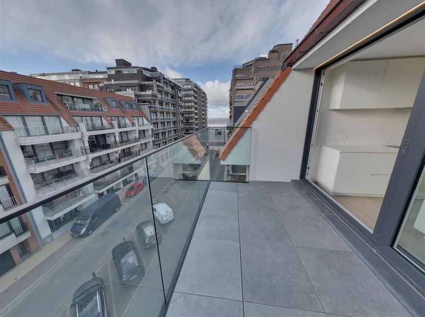Un appartement en nouvelle construction avec vue latérale sur la mer, situé au quatrième et au cinquième étage (dupplexe) de la résidence Vesper.&lt;br /