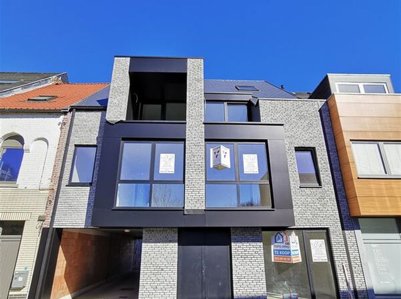 Dit NIEUWBOUW zeer energiezuinig DUPLEX appartement (90m²) in afwerking, 2de verdieping, is gelegen in een prachtig kleinschalig nieuwbouwproject &quot;GIG