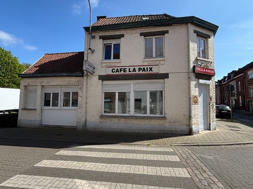 Menen: Charmante handelsruimte met tuin en (dak)terras in het hartje van MenenDeze handelsruimte, momenteel ingericht als café biedt heel wat mogelijk