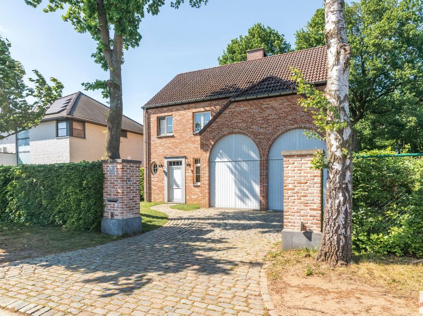 Tijdloze pastoriewoning in het groene Tervant - KIJKDAG ZA 17 MEI (OP AFSPRAAK)&lt;br /&gt;
In een rustige en groene omgeving in Paal, op amper vijf minuten