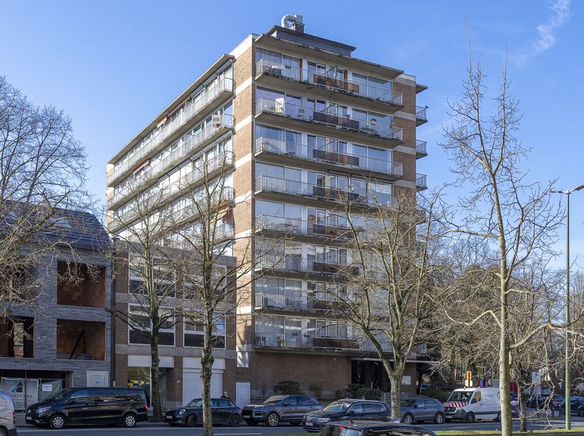 Appartement au coin avec 2 chambres à coucher avec une superbe vue sur Bruxelles&lt;br /&gt;
Cet appartement récemment rénové est situé au septième étage d&#039;
