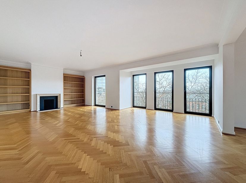 Jardin du roi - Louise : Appartement de standing situé au 6ème étage d&#039;un bel immeuble idéalement situé sur la prestigieuse avenue Louise, à proximité