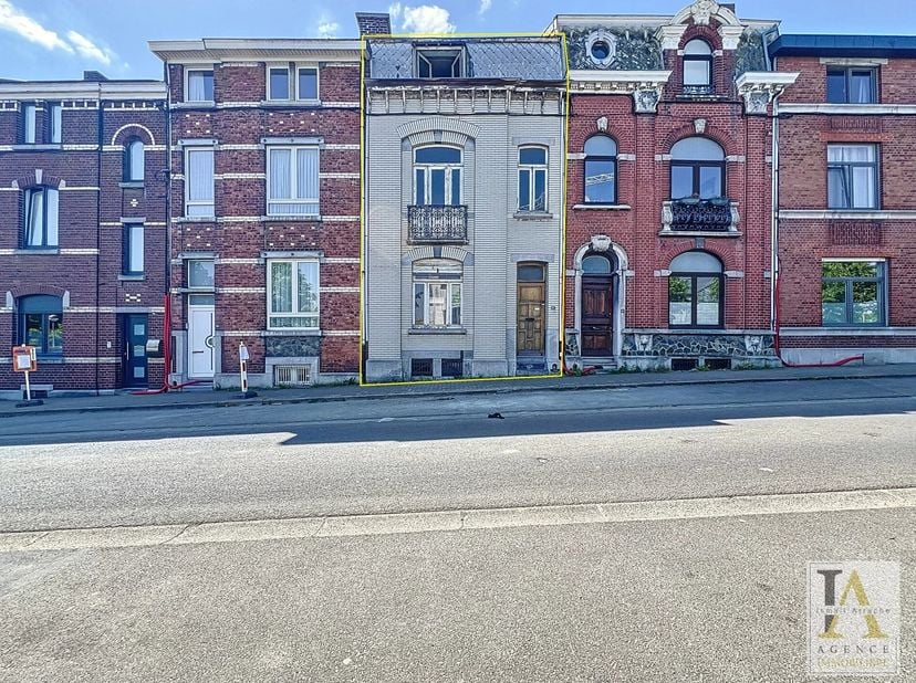 Située sur les Hauteurs de Liège dans un quartier calme bénéficiant de toutes les facilités et à un jet de pierre du centre ville, cette maison de car