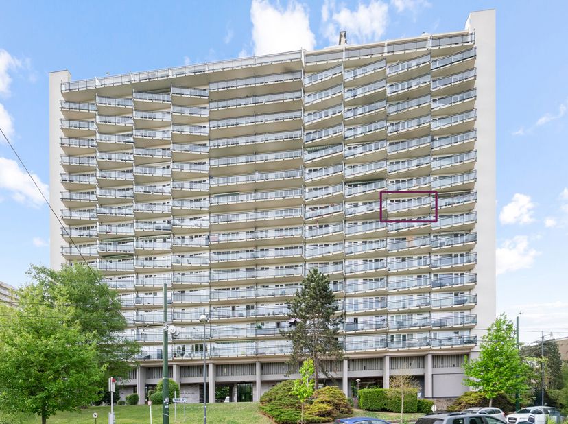 Lichtrijk appartement met twee slaapkamers te Anderlecht.&lt;br /&gt;
Ideaal gelegen nabij het shoppingcentrum De Westland, openbaar vervoer, winkels en sch