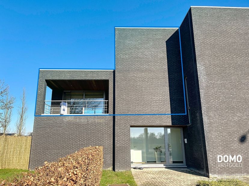 Heeft u interesse? Bekijk het op onze website http://www.domovastgoed.be of contacteer ons op het nummer 011/96.49.96&lt;br /&gt;
Dit ruime en moderne duple