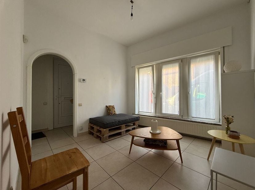 Jolie maison d&#039;habitation rénovée idéalement située au centre-ville de Tournai avec cour/terrasse de 5,65 m².&lt;br /&gt;
Le bien offrant une superficie hab